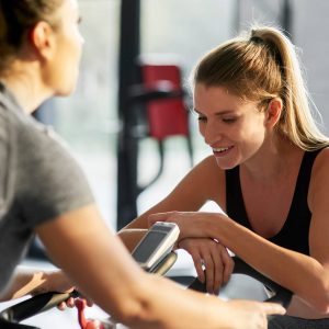 personal-trainer-with-woman-in-fitness-center-X7F6YJR