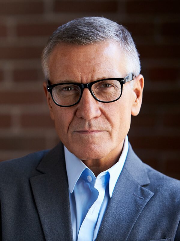 head-and-shoulders-portrait-of-mature-businessman--PXMKX9B