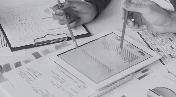 people-technology-and-innovations-partners-using-e-6GQU9CP