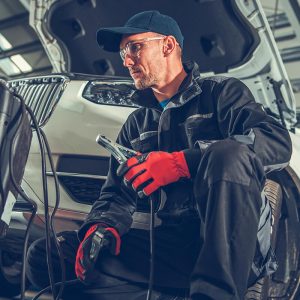 car-battery-jump-starter-X8J4QDN