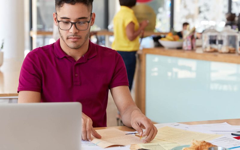 hard-working-ceo-collects-information-YJDXMZ8